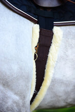 Load image into Gallery viewer, Kentucky Horsewear Sheepskin Girth Brown