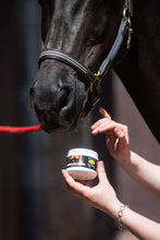 Load image into Gallery viewer, Smart Grooming Enhancing Gloss 150g