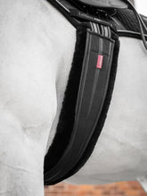 Load image into Gallery viewer, LeMieux Fleece Lined Anatomic Girth Black/Black