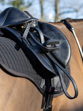 Load image into Gallery viewer, LeMieux Arika Stirrup Leather Black