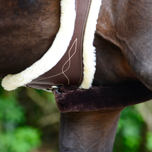 Load image into Gallery viewer, Kentucky Horsewear Sheepskin Anatomic Leather Girth Brown
