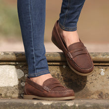 Load image into Gallery viewer, Shires Moretta Forli Deck Shoes Brown
